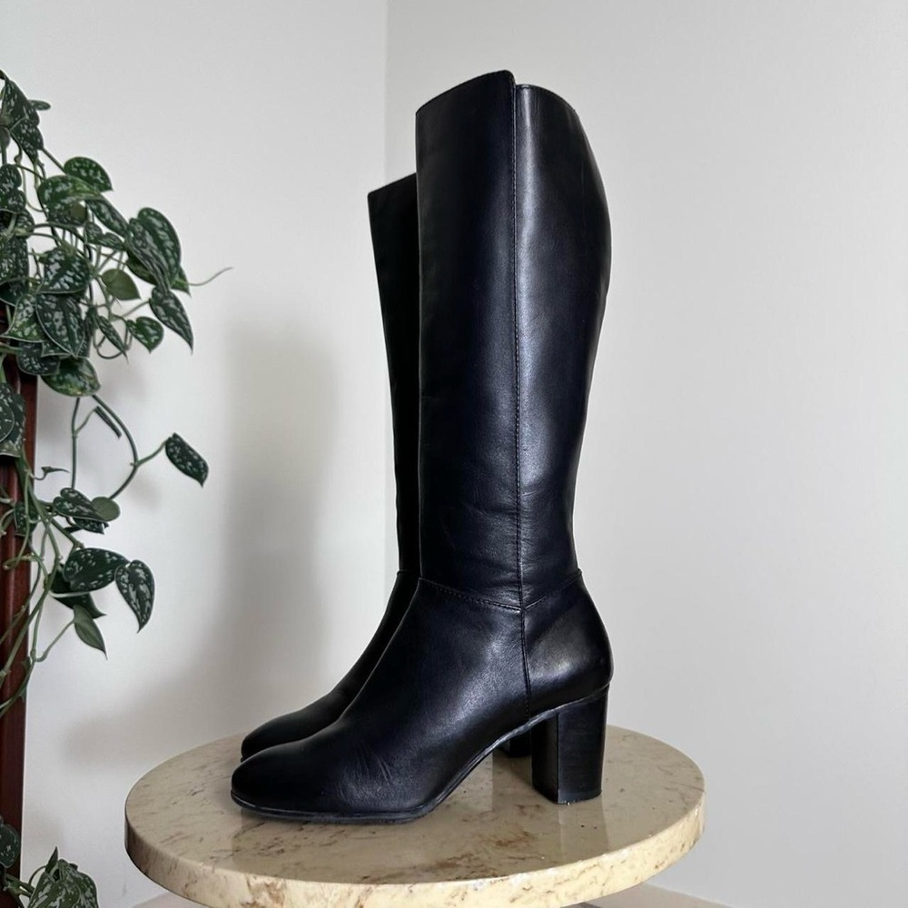 Vintage 90s early 2000s shiny brown knee high, high heel genuine leather boots